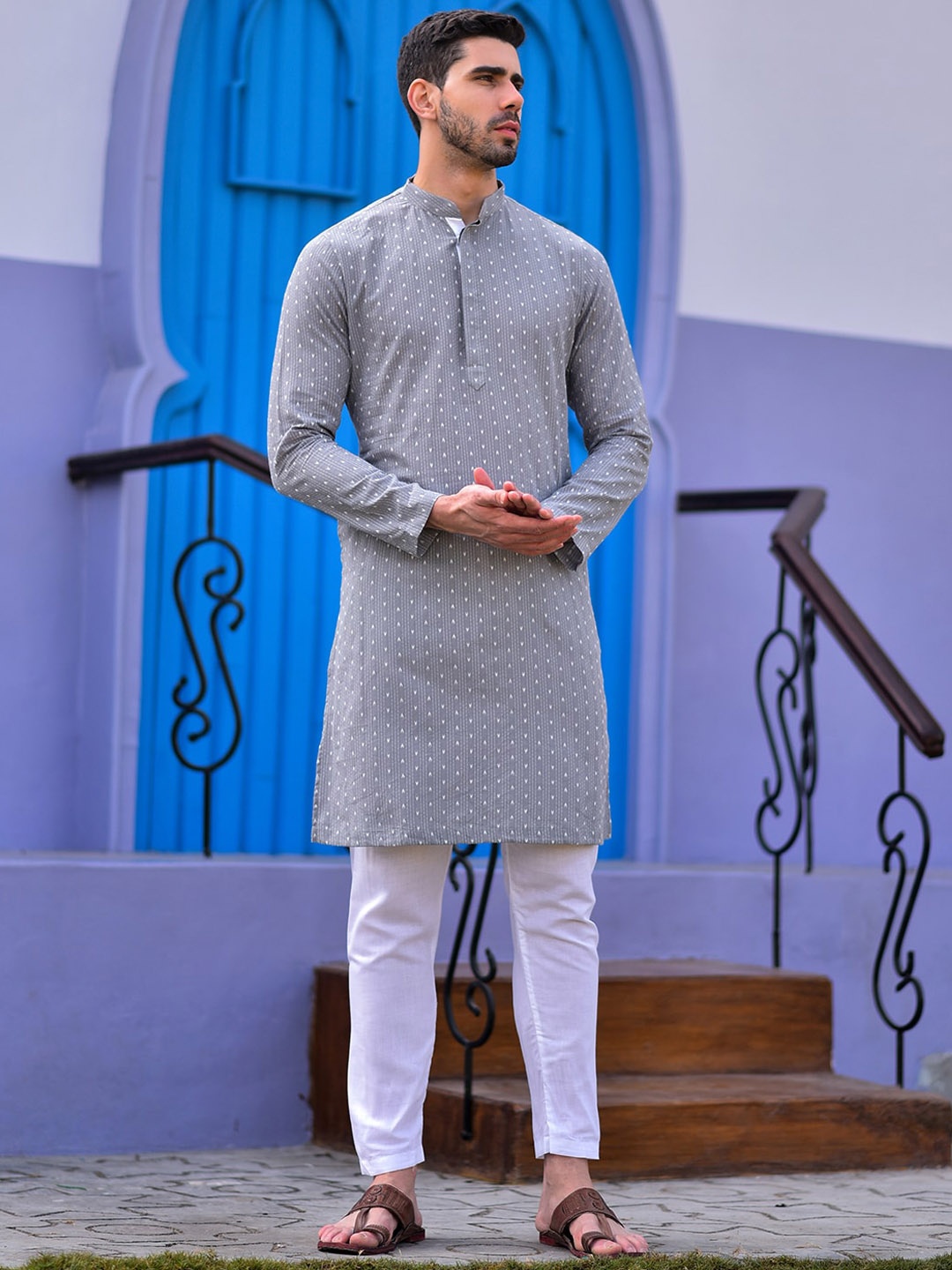 

HOUSE OF DEYANN Striped Woven Design Regular Kurta With Churidar, Silver