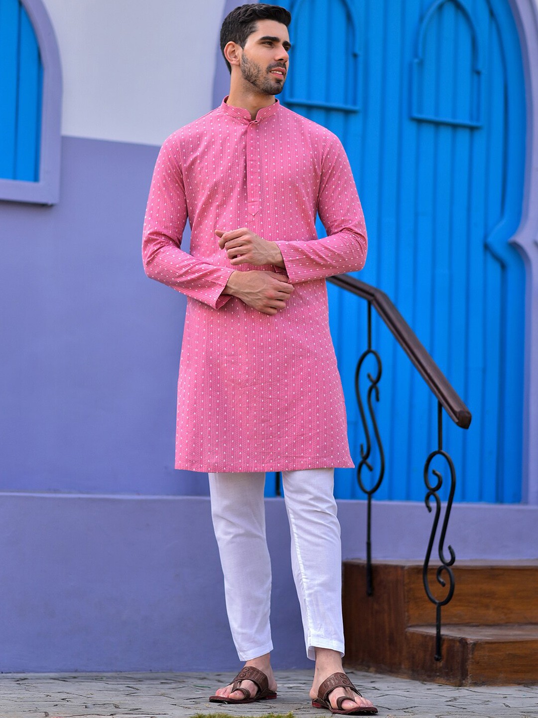 

HOUSE OF DEYANN Woven Design Jacquard Weave Straight Kurta with Trousers, Pink