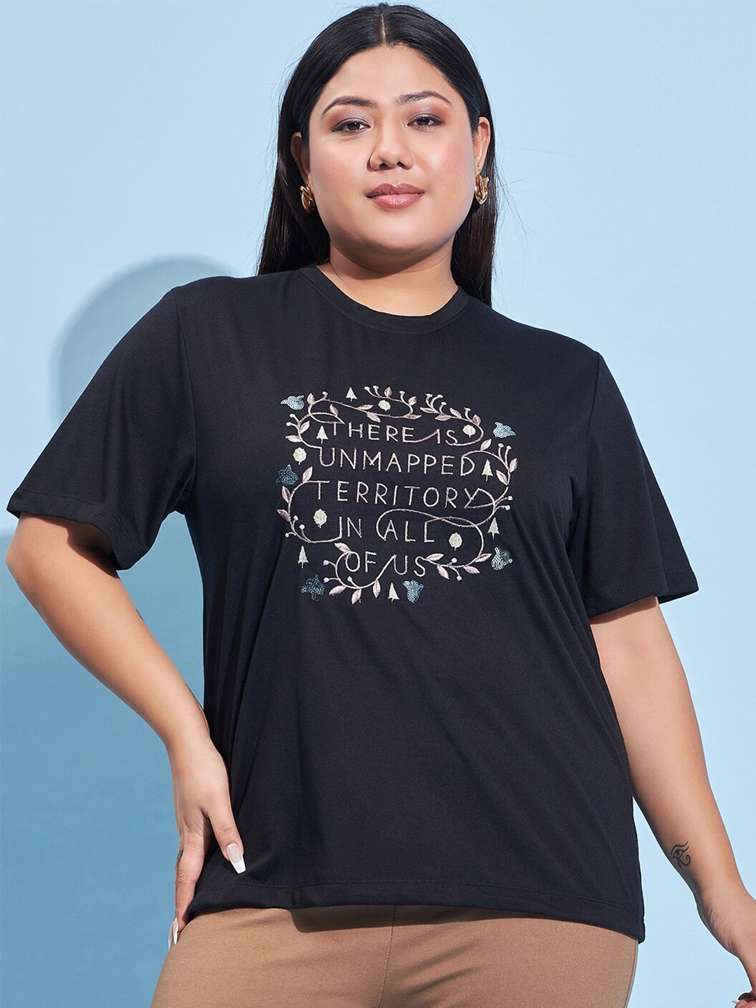

AUSTIVO Plus Size Typography Printed Sequinned Top, Black