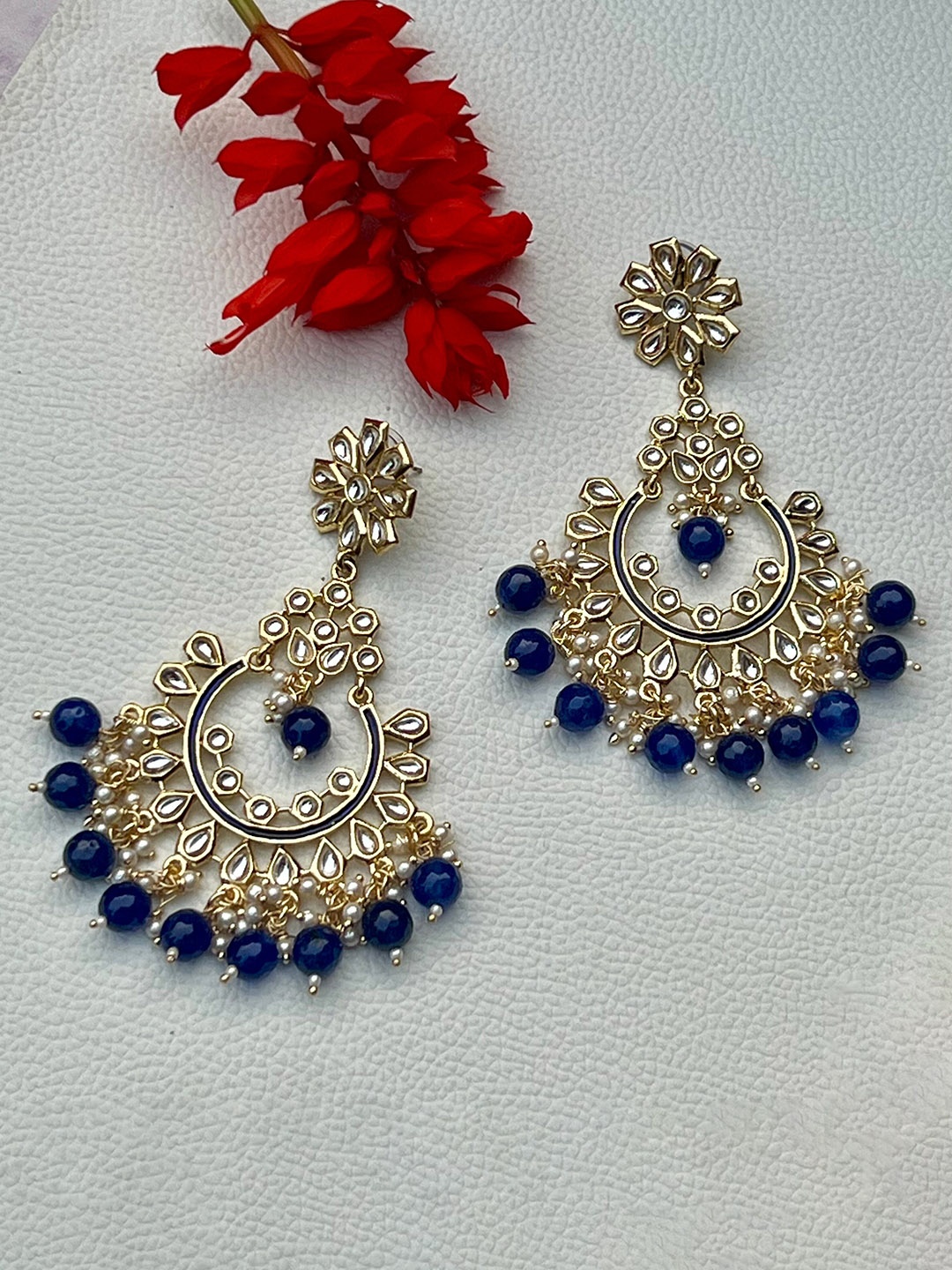 

Prettilicious Gold-Plated Kundan-Studded Classic Chandbalis