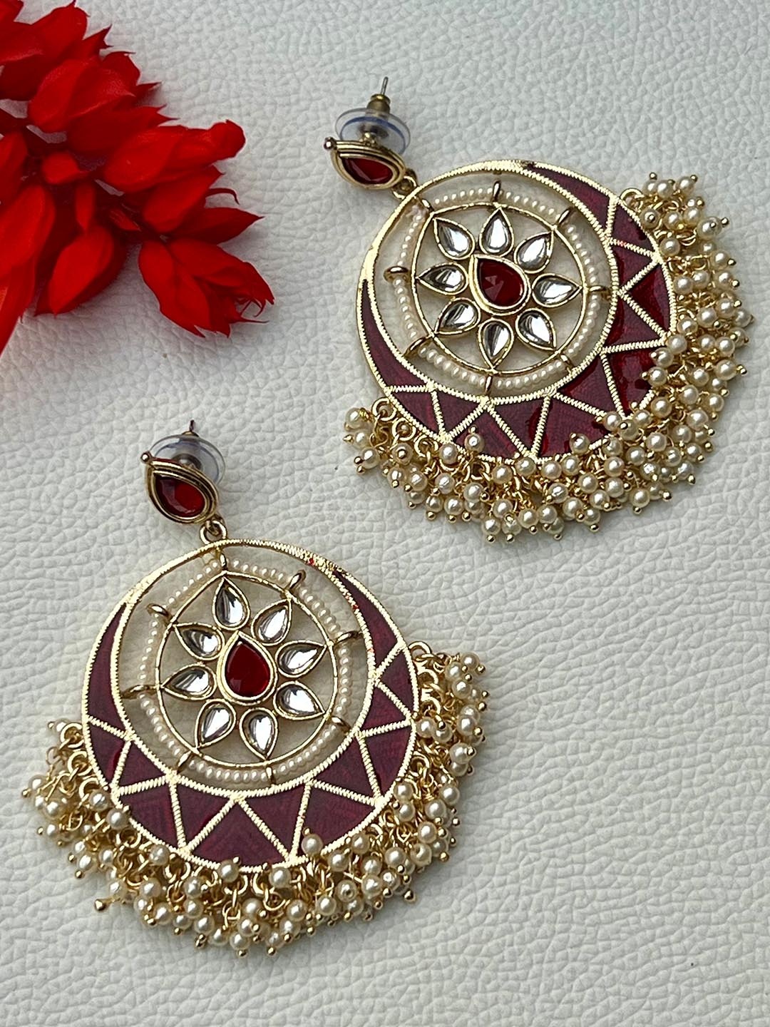 

Prettilicious Gold-Plated Kundan-Studded Contemporary Chandbalis
