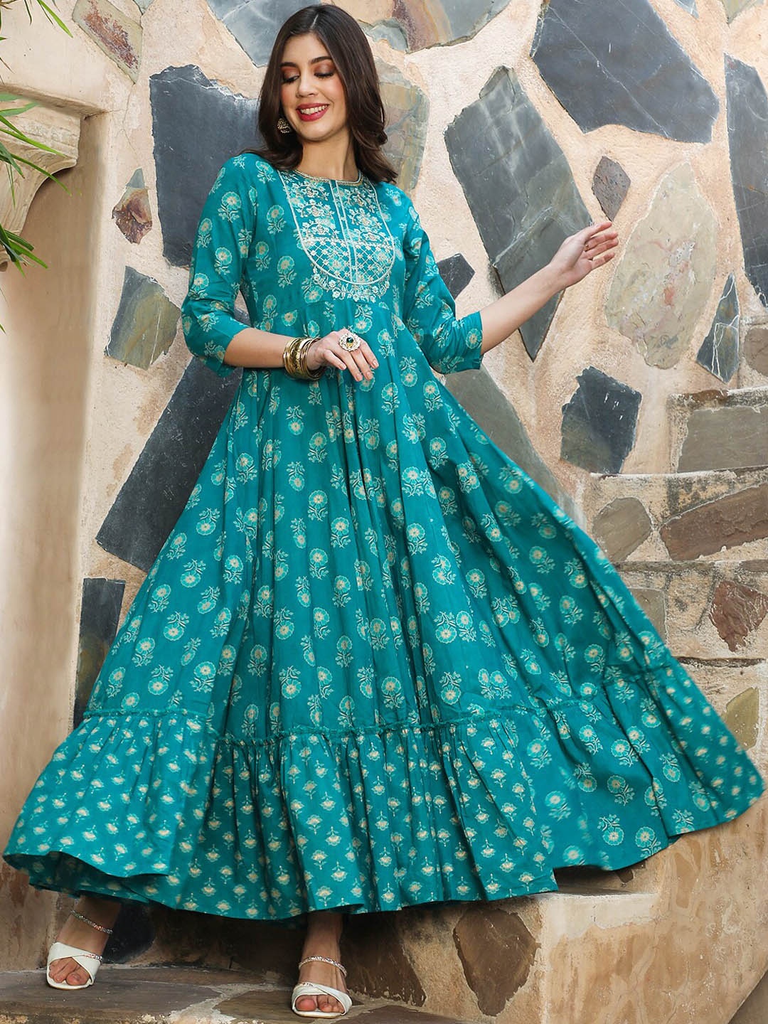 

Chandbaali Floral Printed Round Neck Front Slit Flared Anarkali Kurta, Green