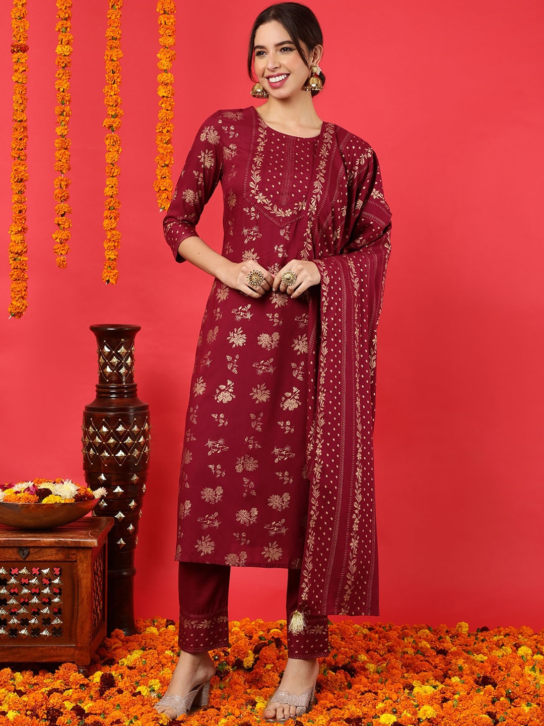 

Chandbaali Floral Printed Round Neck Pure Cotton Straight Kurta Trousers & With Dupatta, Maroon