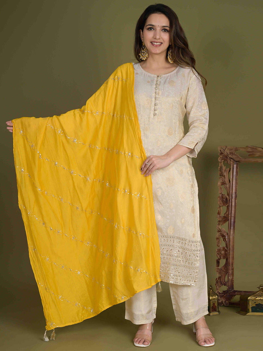 

Do Dhaage Floral Printed Regular Kurta with Palazzos & With Dupatta, White
