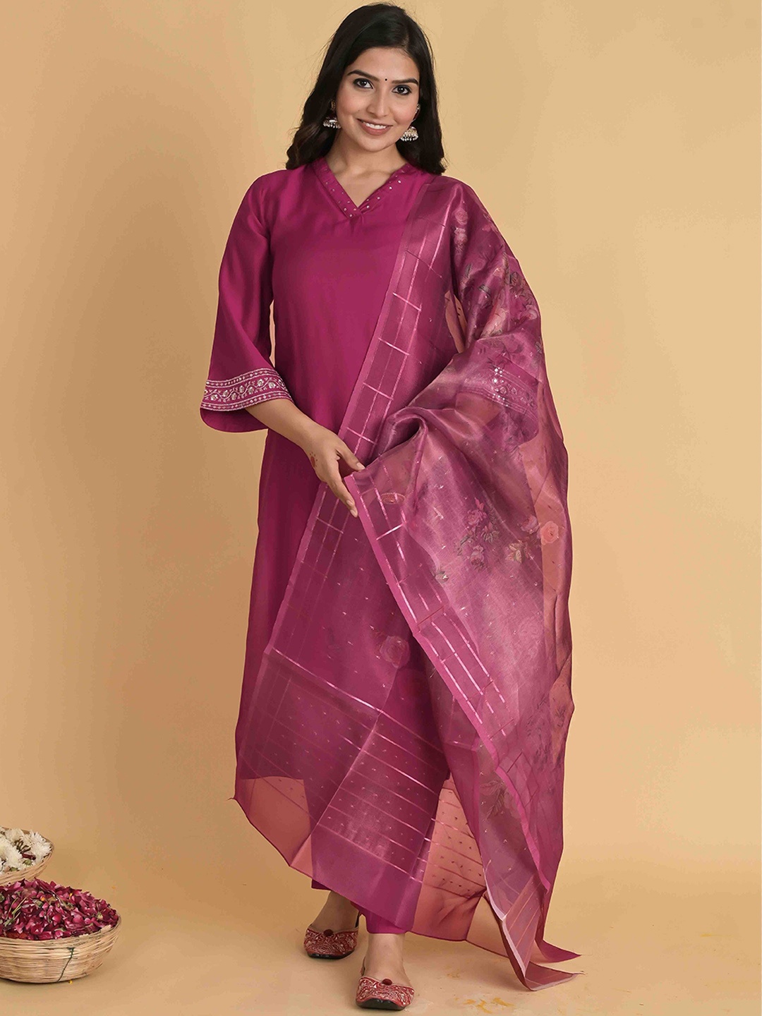 

Do Dhaage Regular V-Neck Kurta with Trousers & With Dupatta, Pink