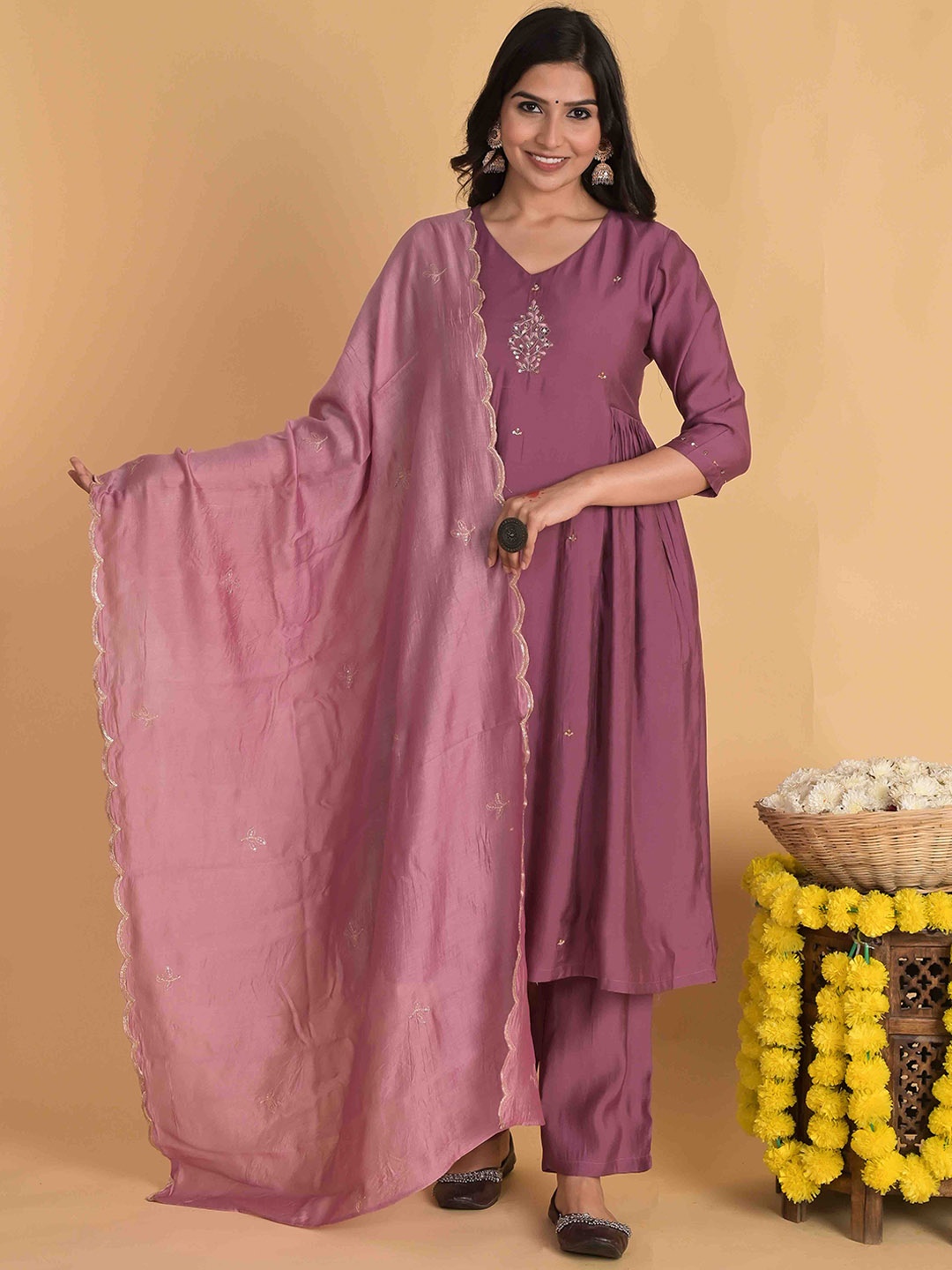 

Do Dhaage Embroidered Empire Side Gathered Kurta with Trousers & Dupatta, Purple