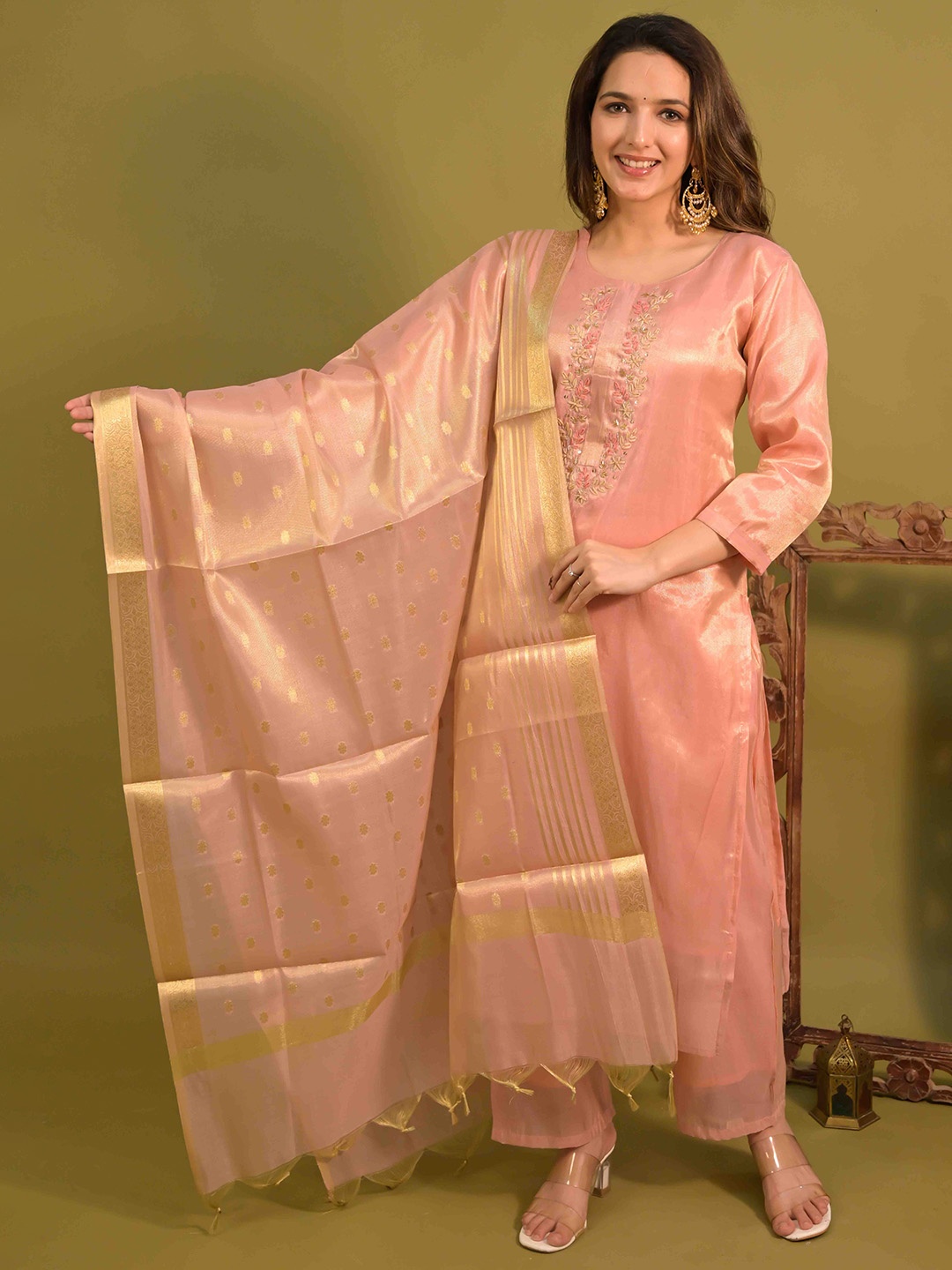 

Do Dhaage Embroidered Regular Thread Work Tissue Kurta with Trousers & Dupatta, Pink