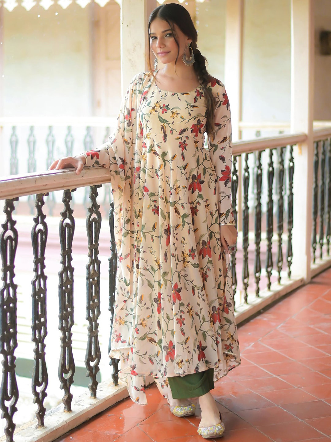 

BLACK SCISSOR Round Neck Long Sleeves Floral Printed Kurta with Dupatta, Off white