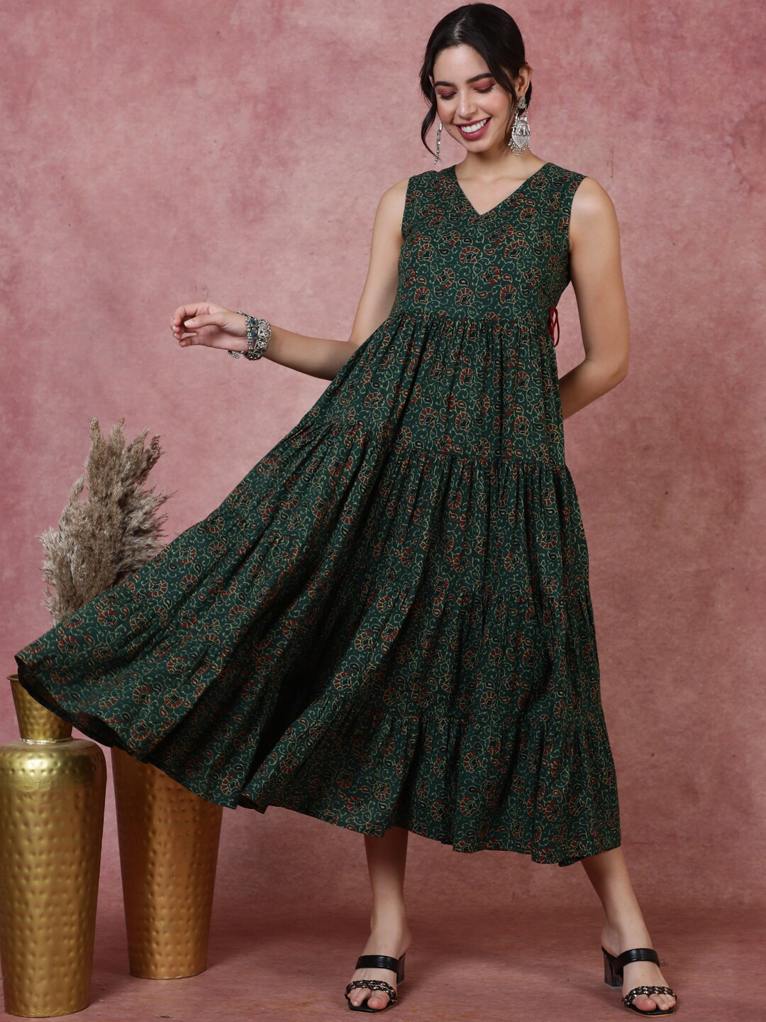 

Chandbaali Floral Woven Design Cotton Flared Gotta Patti Anarkali Kurta, Green