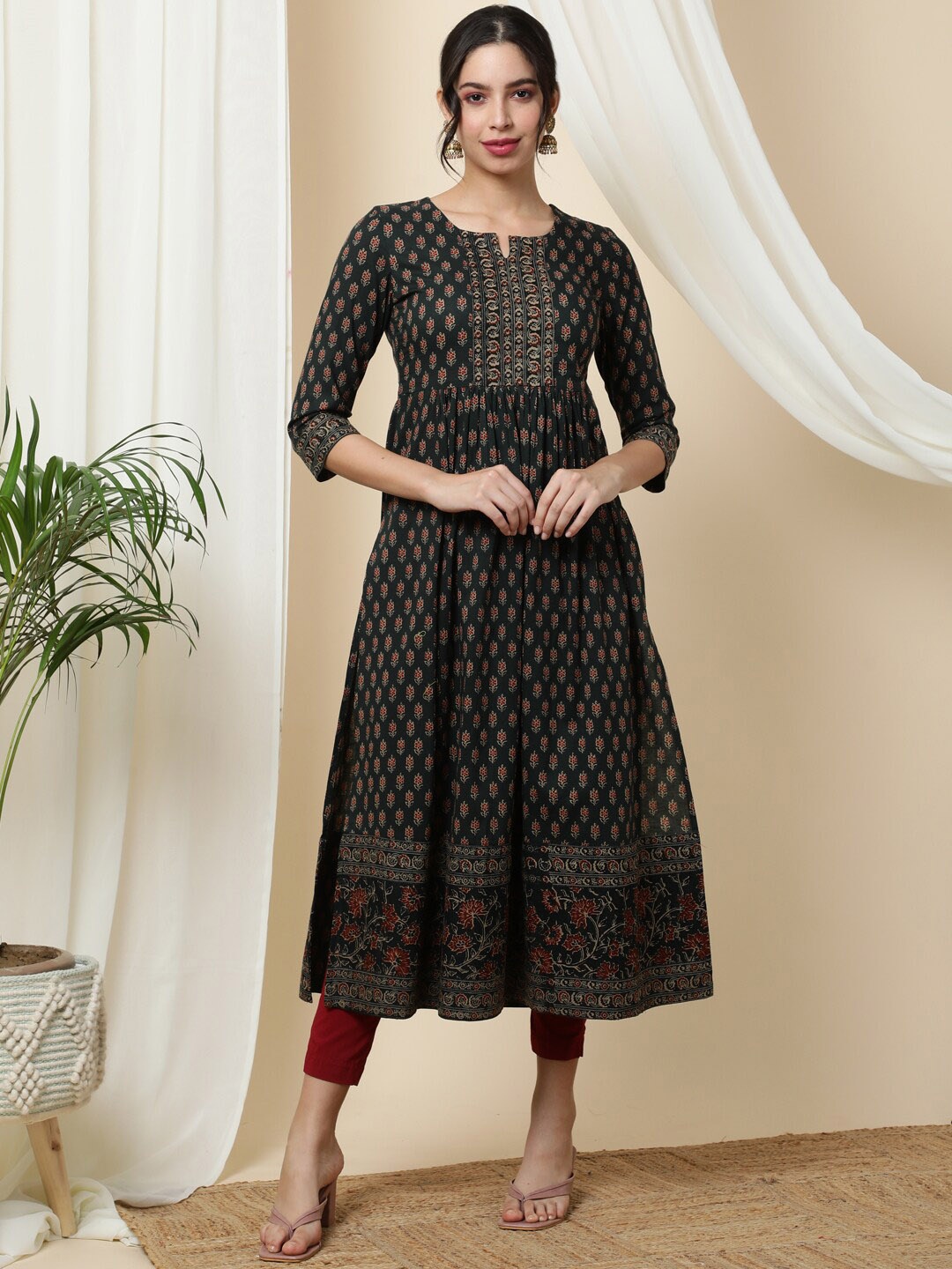 

Chandbaali Ethnic Motifs Printed Cotton Flared Thread Work Anarkali Kurta, Green