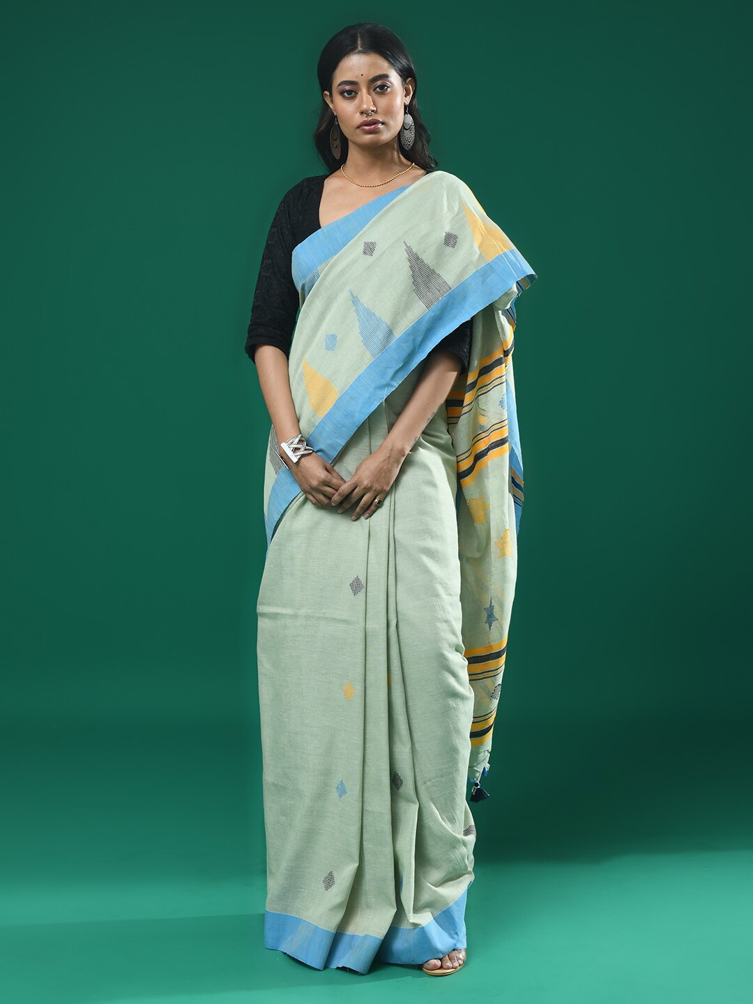 

Indethnic Geometric Woven Design Pure Cotton Jamdani Saree, Green