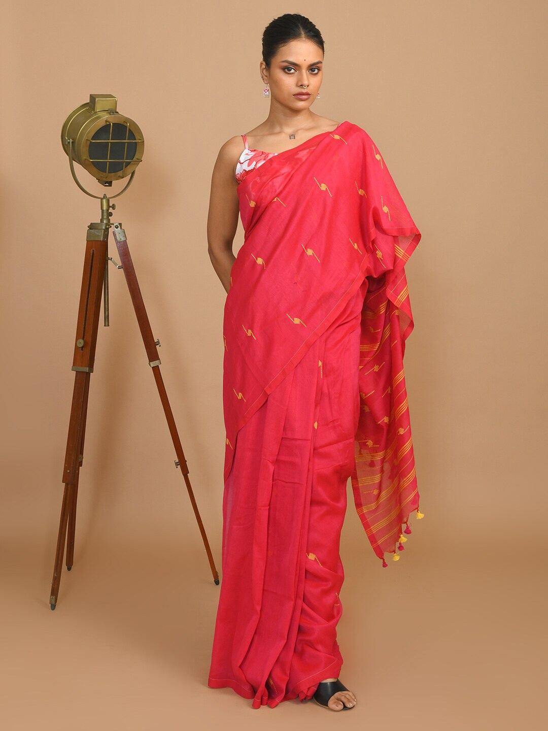 

Indethnic Ethnic Motifs Woven Design Pure Cotton Jamdani Saree, Pink
