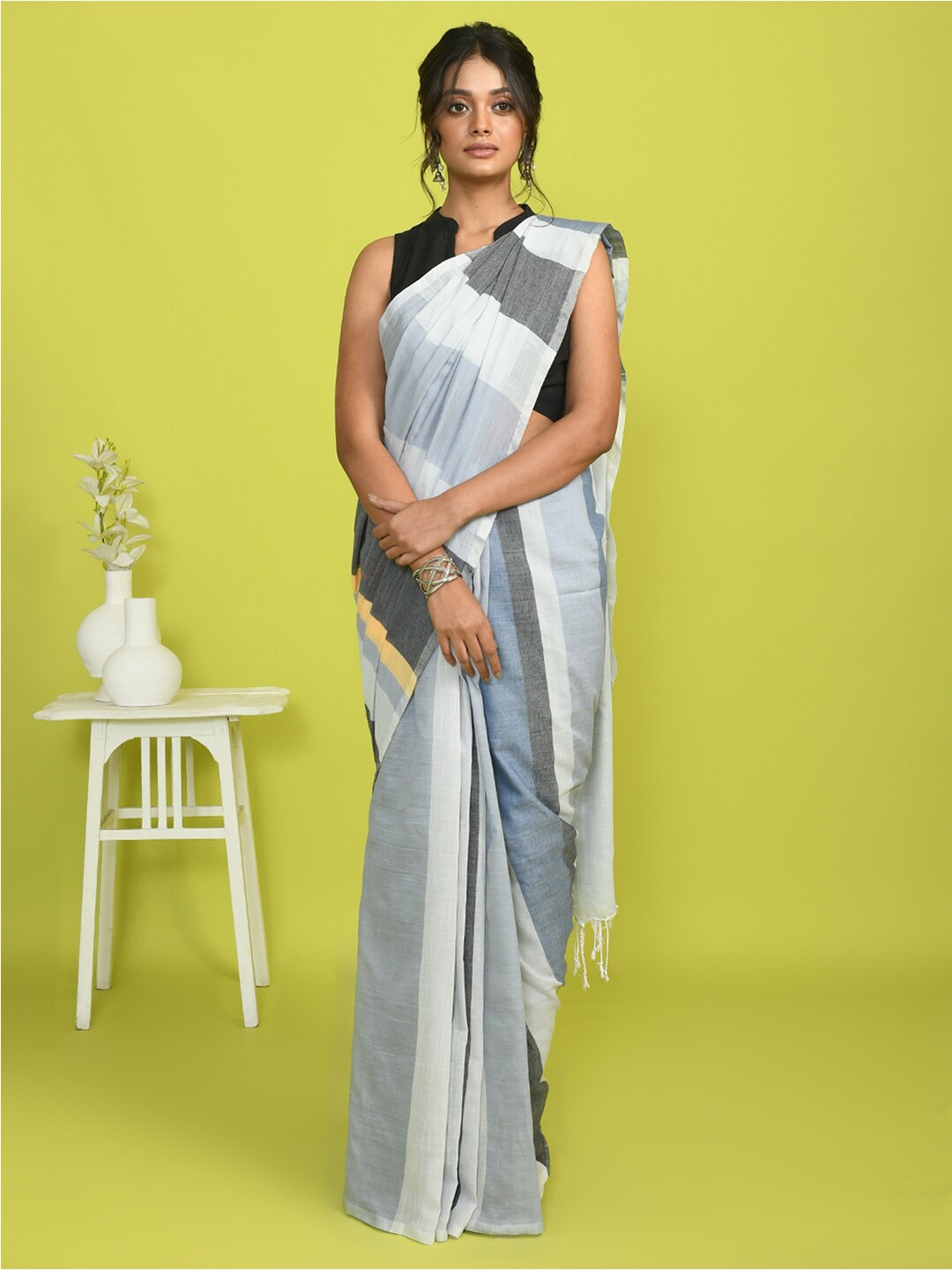 

Indethnic Striped Printed Pure Cotton Saree, White