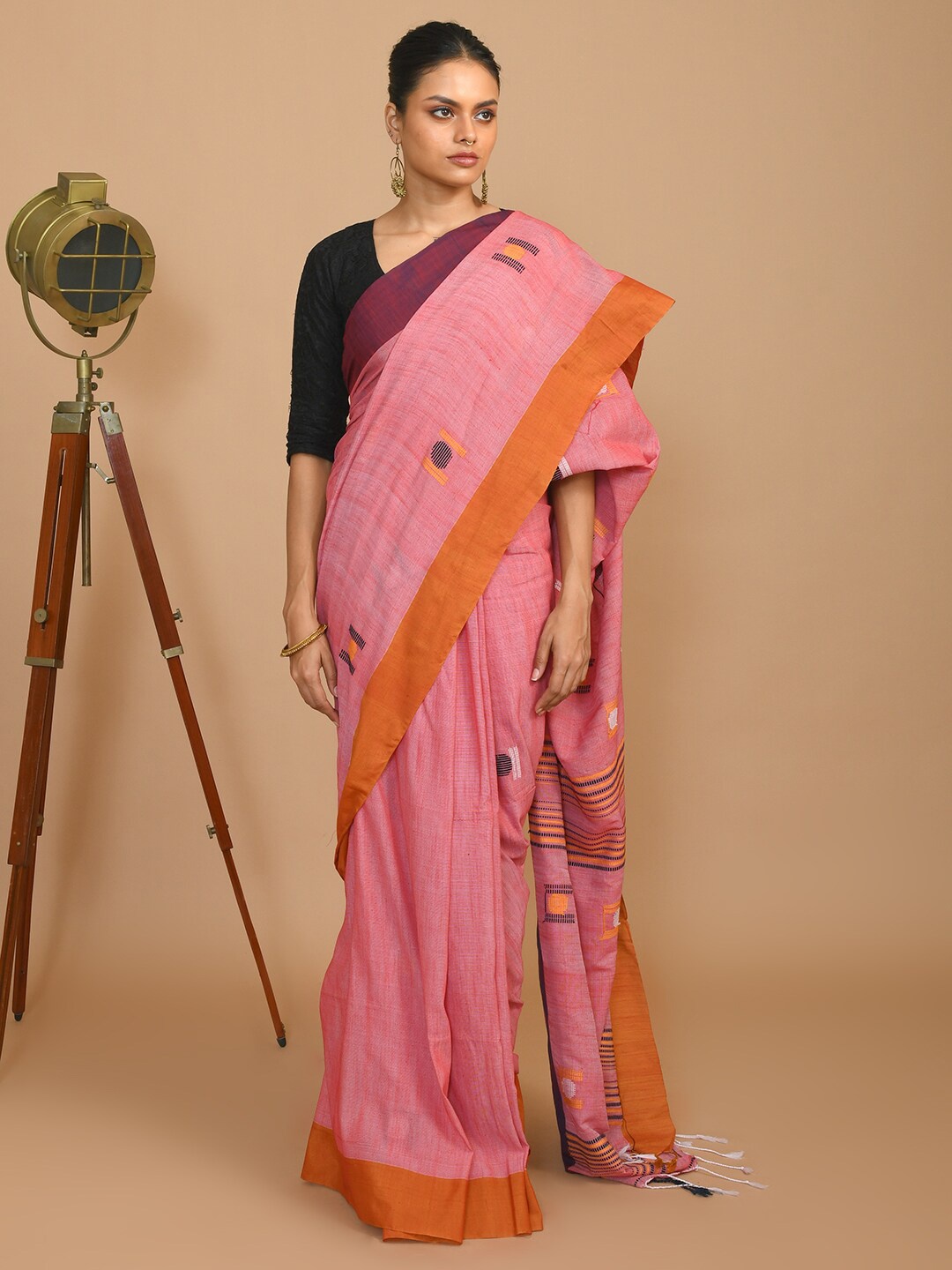 

Indethnic Geometric Woven Design Pure Cotton Jamdani Saree, Red