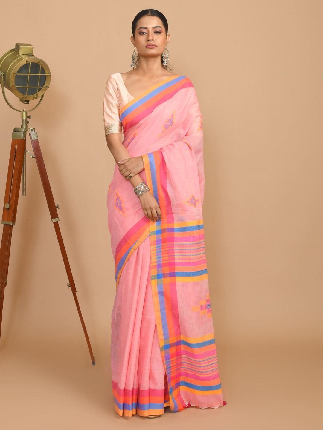 

Indethnic Geometric Woven Design Pure Cotton Jamdani Saree, Pink