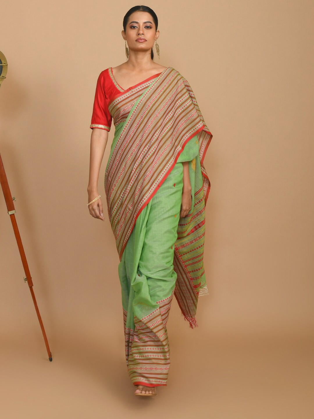 

Indethnic Striped Pure Cotton Jamdani Saree, Green