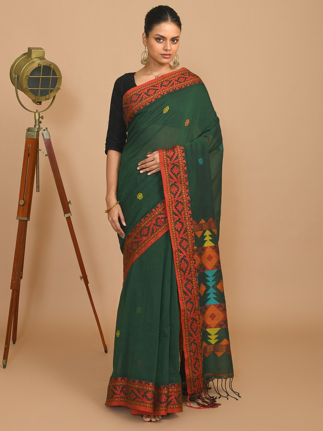 

Indethnic Floral Woven Design Pure Cotton Jamdani Saree, Green