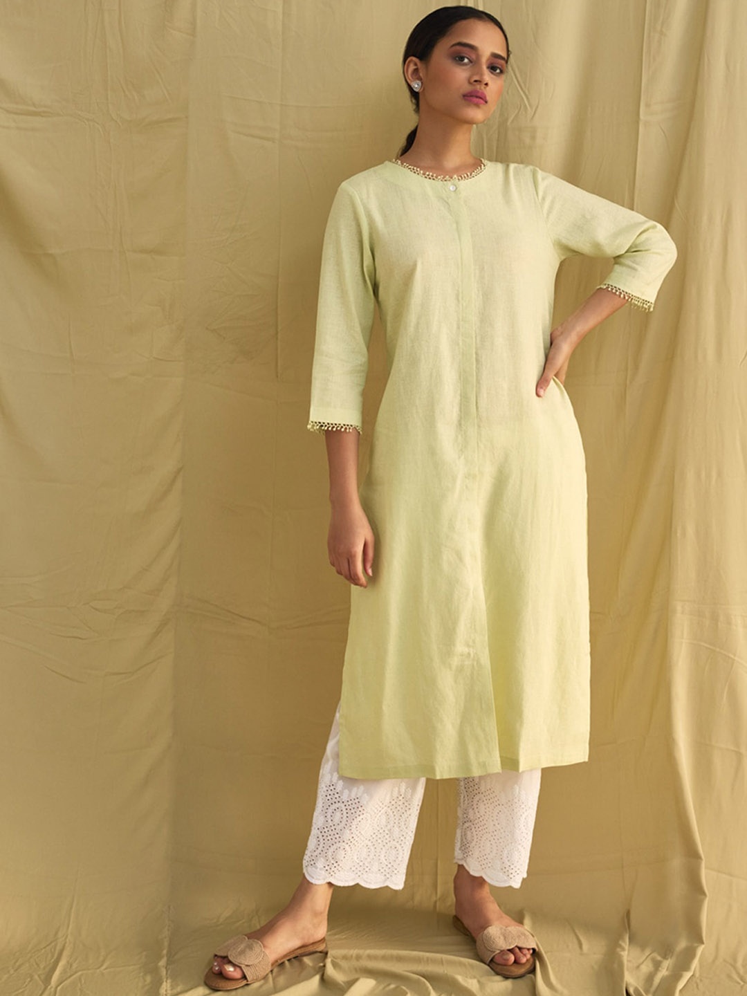 

Bombay Bloom Round Neck Gotta Patti Linen Straight Kurta, Green