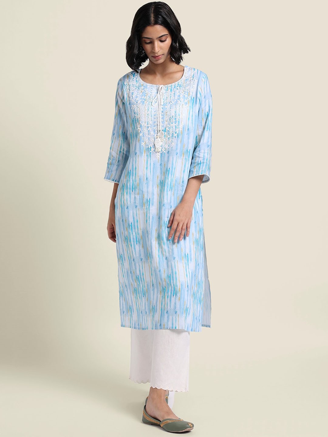 

Bombay Bloom Abstract Printed Keyhole Neck Thread Work Linen Straight Kurta, Blue