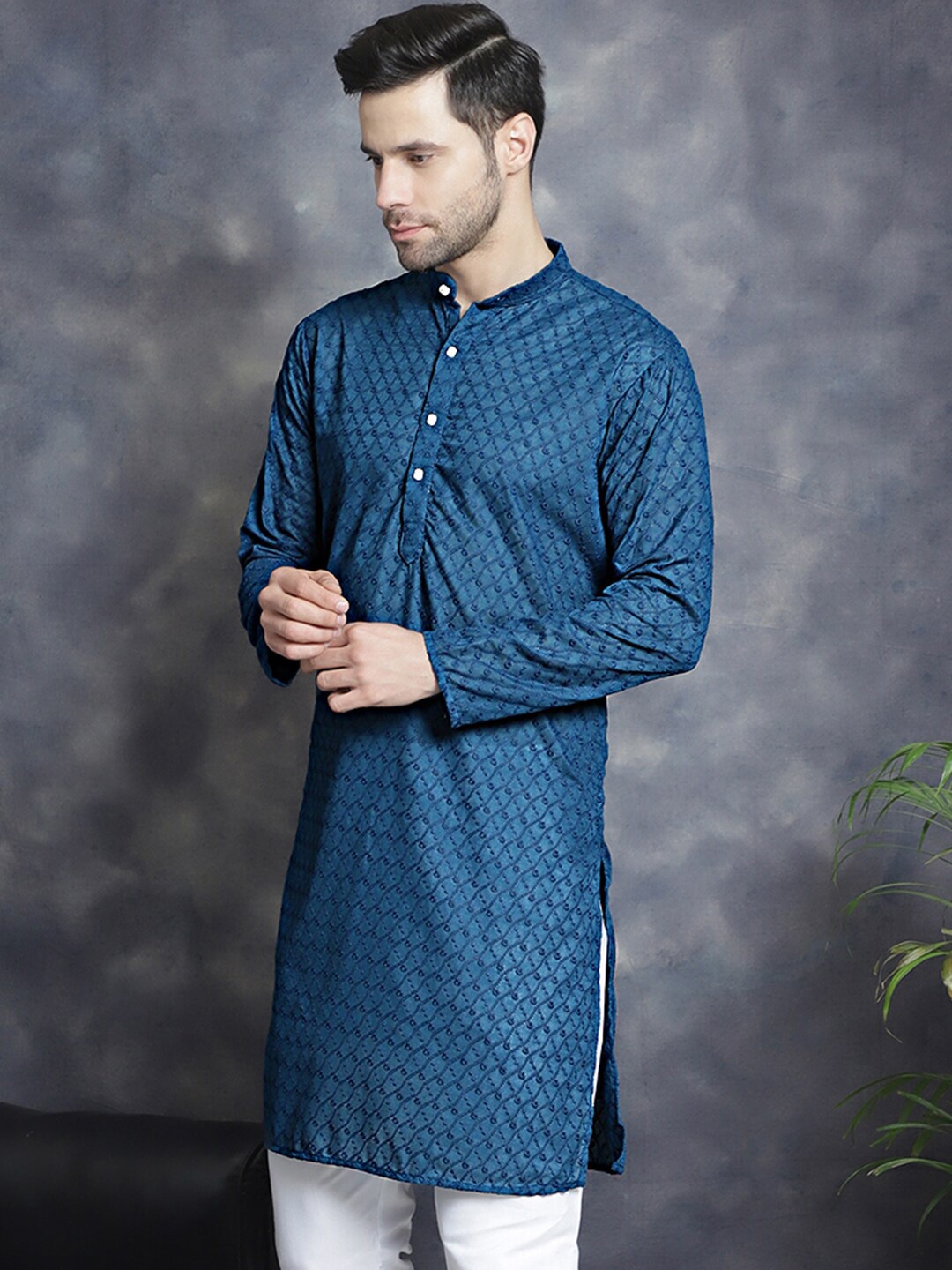 

Jompers Embellished Mandarin Collar Pure Cotton Chikankari Kurta, Blue