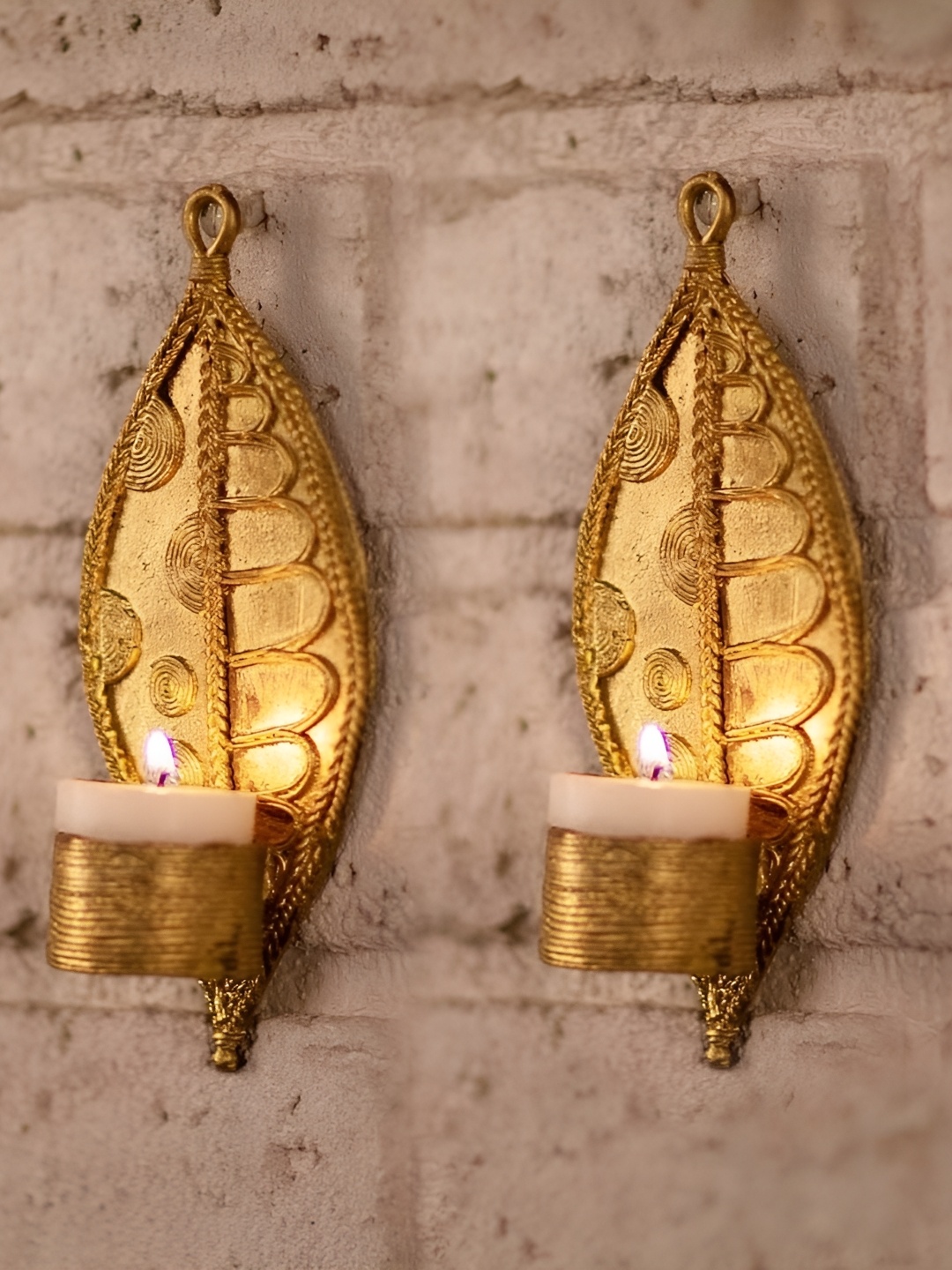 

Peepul Tree Gold Toned 2 Pieces Dhokra Brass Leaf Tealight Candle Holder