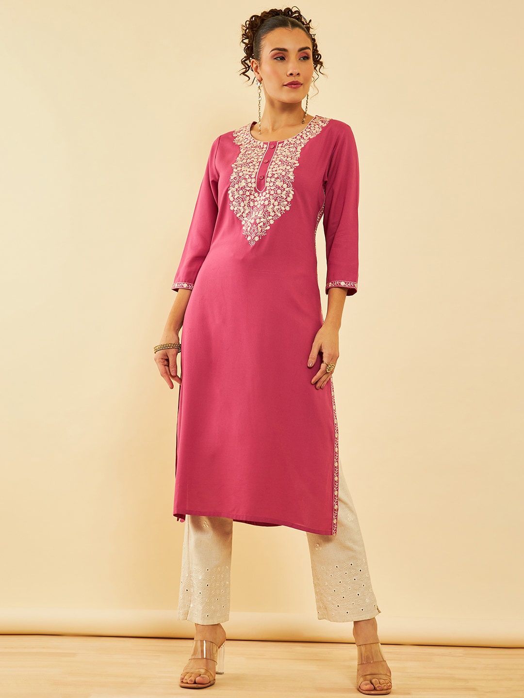 

Soch Yoke Design Flared Sleeves Thread Work Kurta, Pink