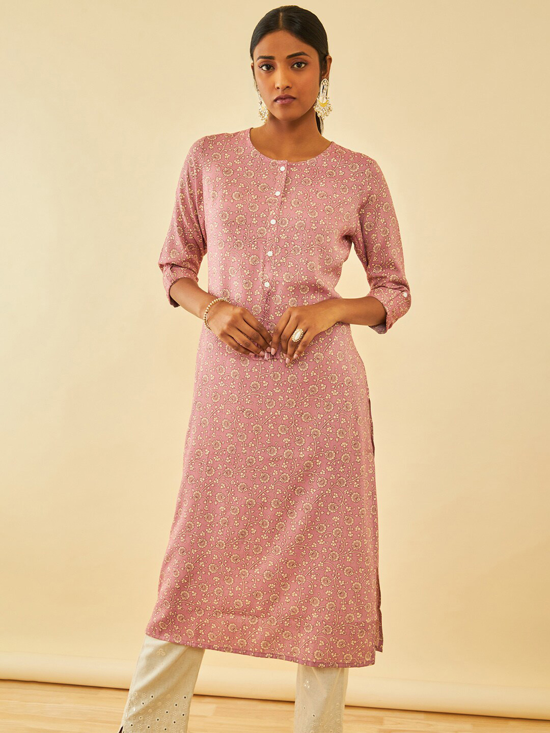 

Soch Round Neck Three Quarter Sleeves Geometric Kurta, Pink