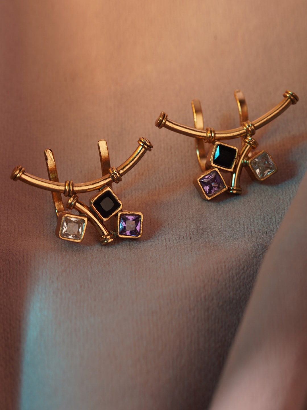 

Suhani Pittie Gold-Plated Contemporary Ear Cuff
