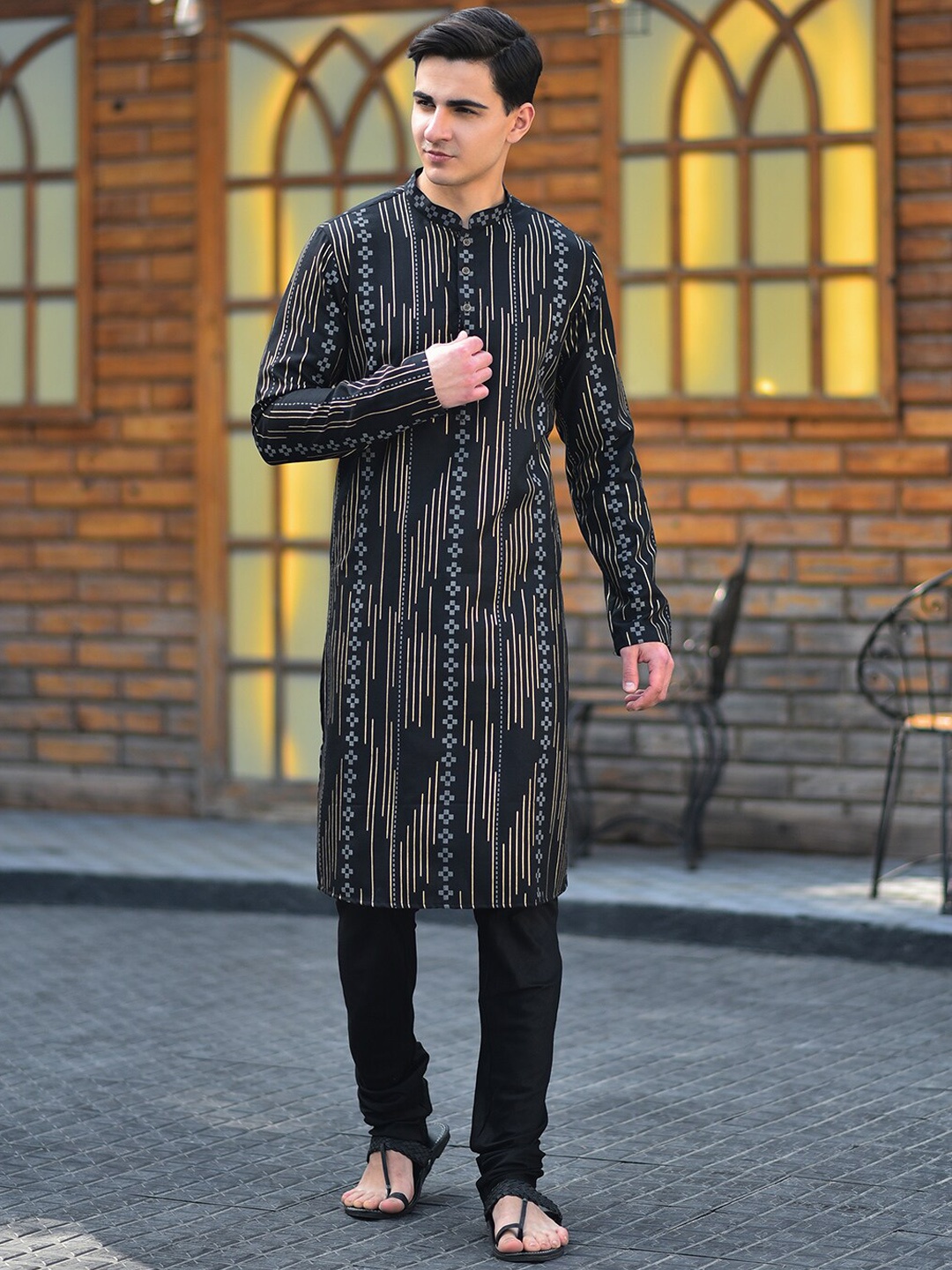 

HOUSE OF DEYANN Geometric Printed Straight Kurta with Churidar, Black