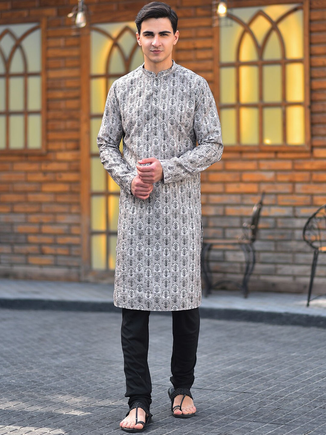 

HOUSE OF DEYANN Ethnic Motifs Printed Straight Kurta with Churidar, Green