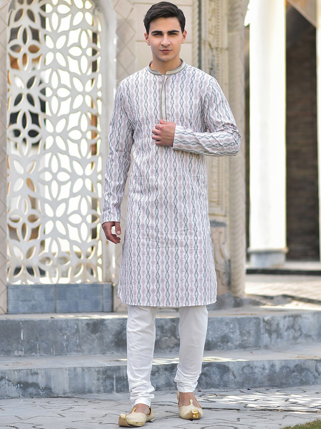 

HOUSE OF DEYANN Ethnic Motifs Embroidered Regular Kurta With Churidar, Green