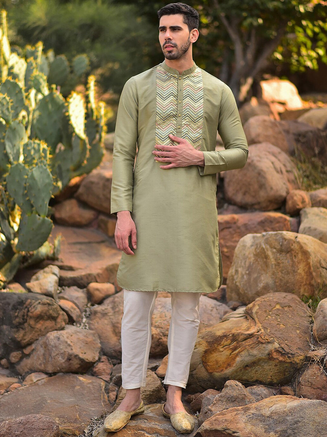 

HOUSE OF DEYANN Chevron Yoke Design Straight Kurta with Trousers, Olive