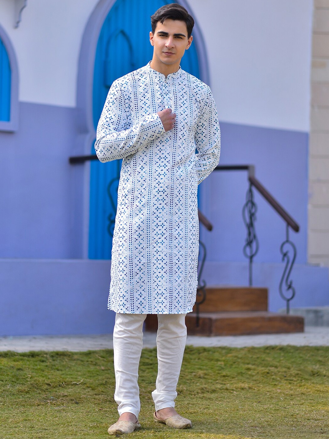 

HOUSE OF DEYANN Ethnic Motifs Embroidered Regular Kurta with Churidar, Blue