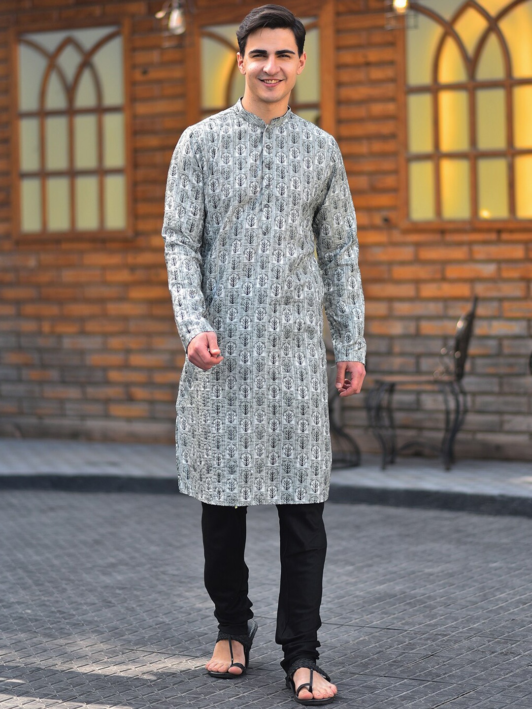 

HOUSE OF DEYANN Ethnic Motifs Printed Straight Kurta with Churidar, Green