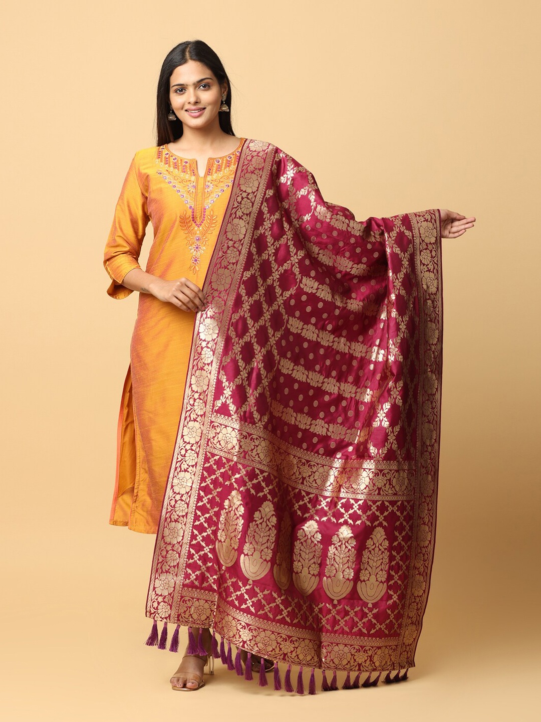 

PATLIPALLU Ethnic Motifs Woven Design Dupatta with Zari, Burgundy