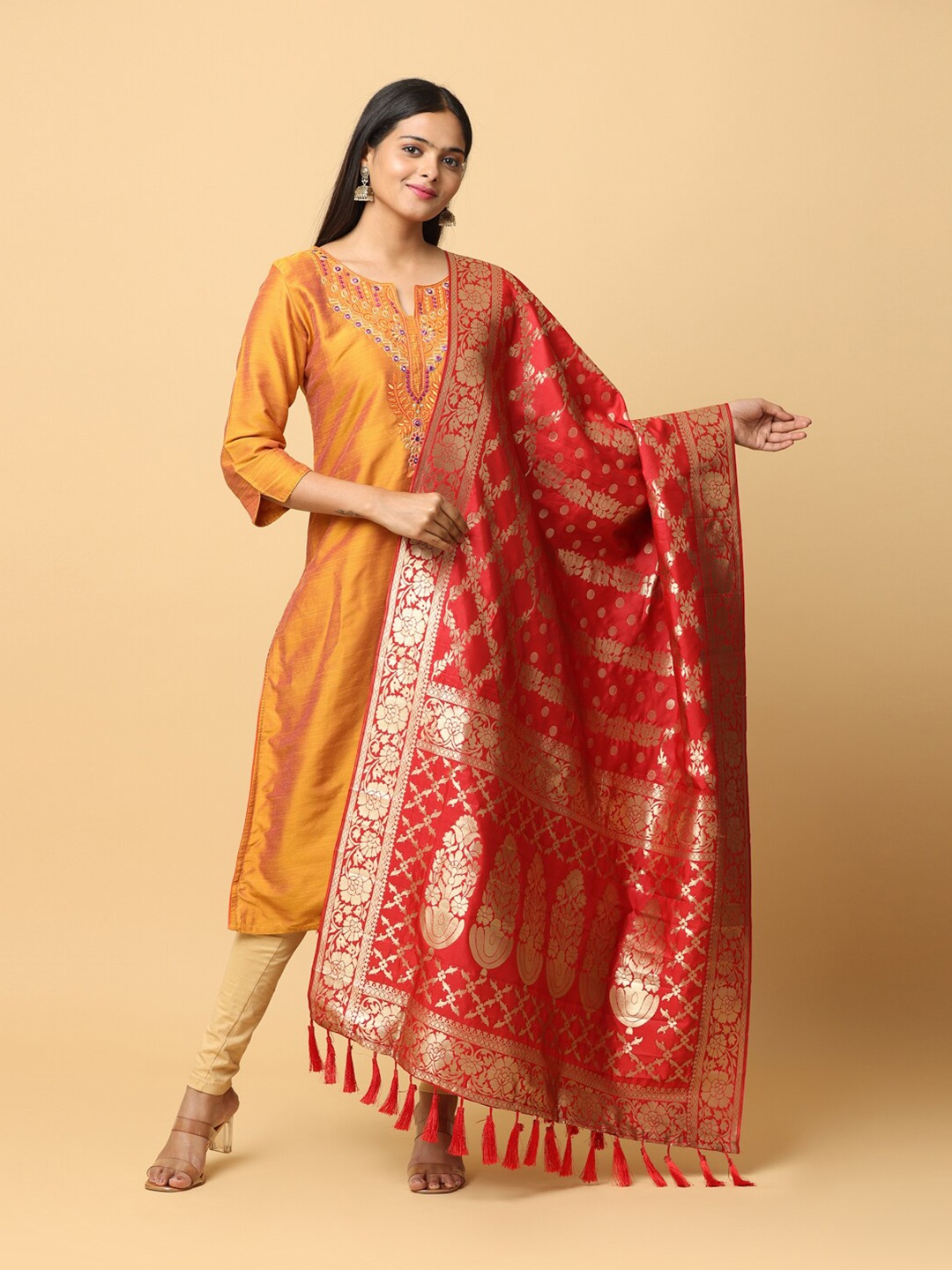 

PATLIPALLU Floral Woven Design Zari Dupatta, Red