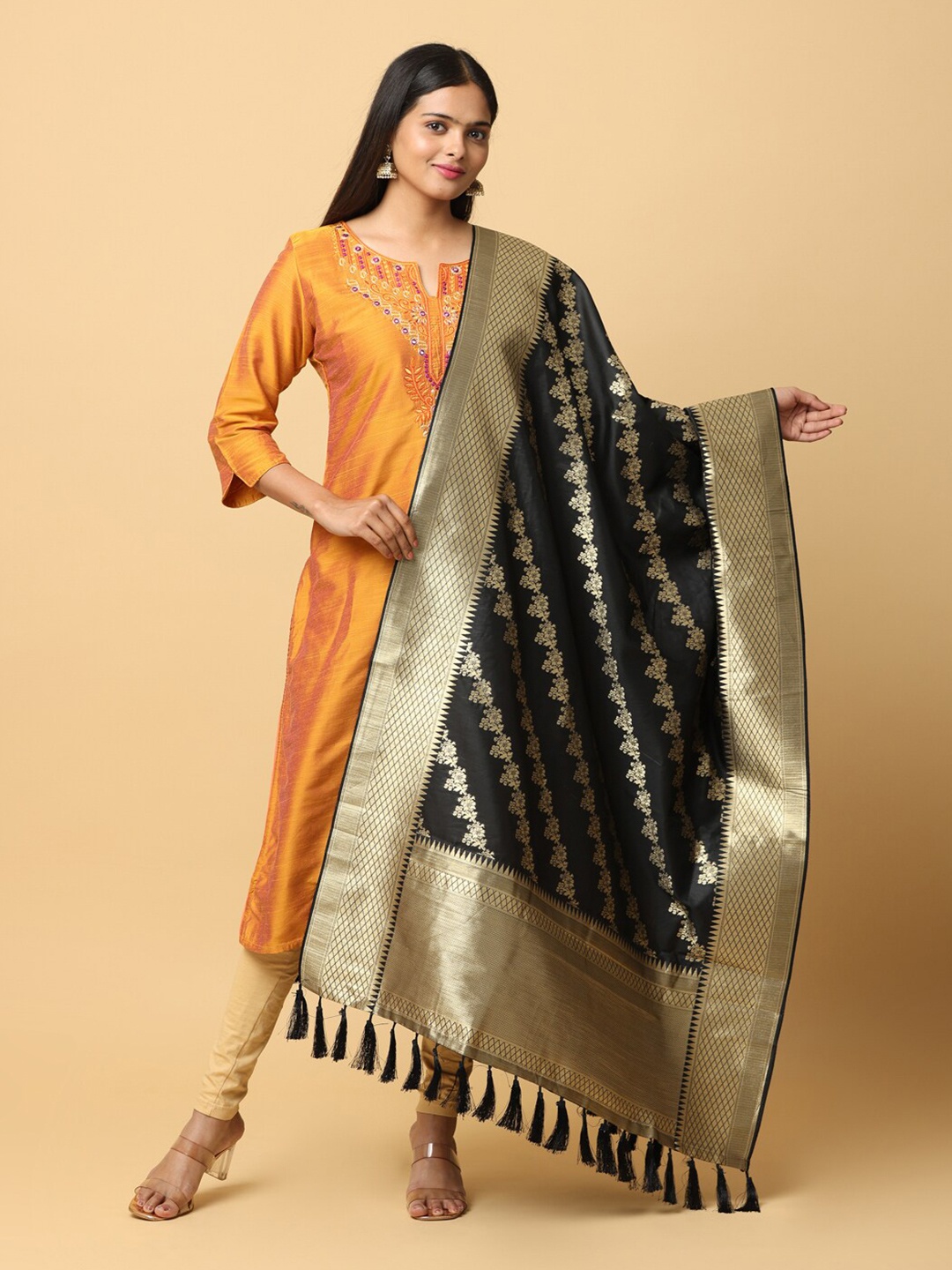 

PATLIPALLU Floral Woven Design Zari Dupatta, Black