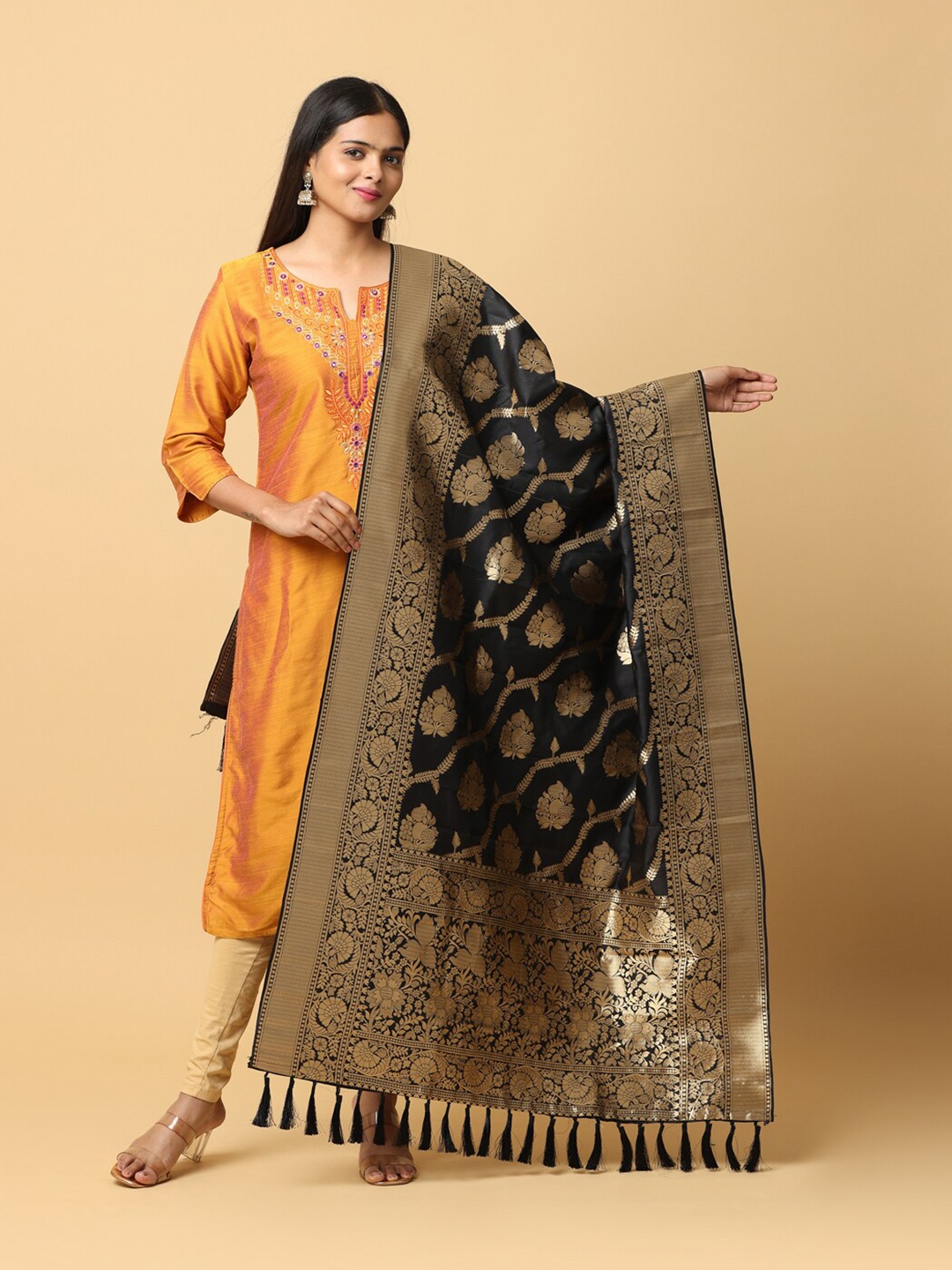 

PATLIPALLU Floral Woven Design Zari Dupatta, Black