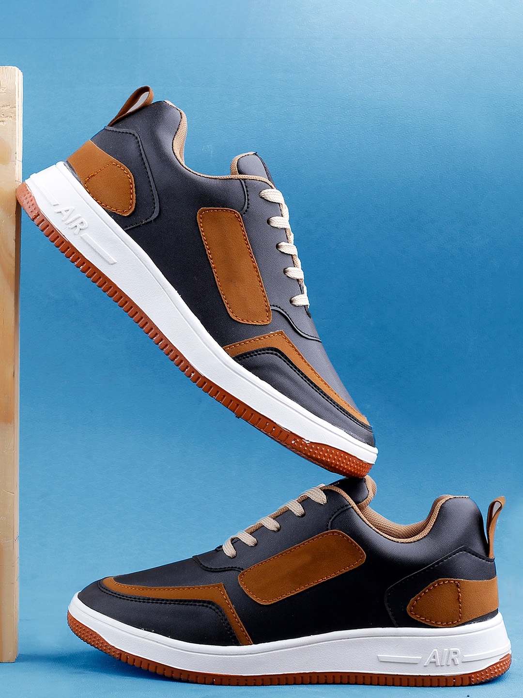 

HAKKEL Men Colourblocked Lightweight Sneakers, Blue