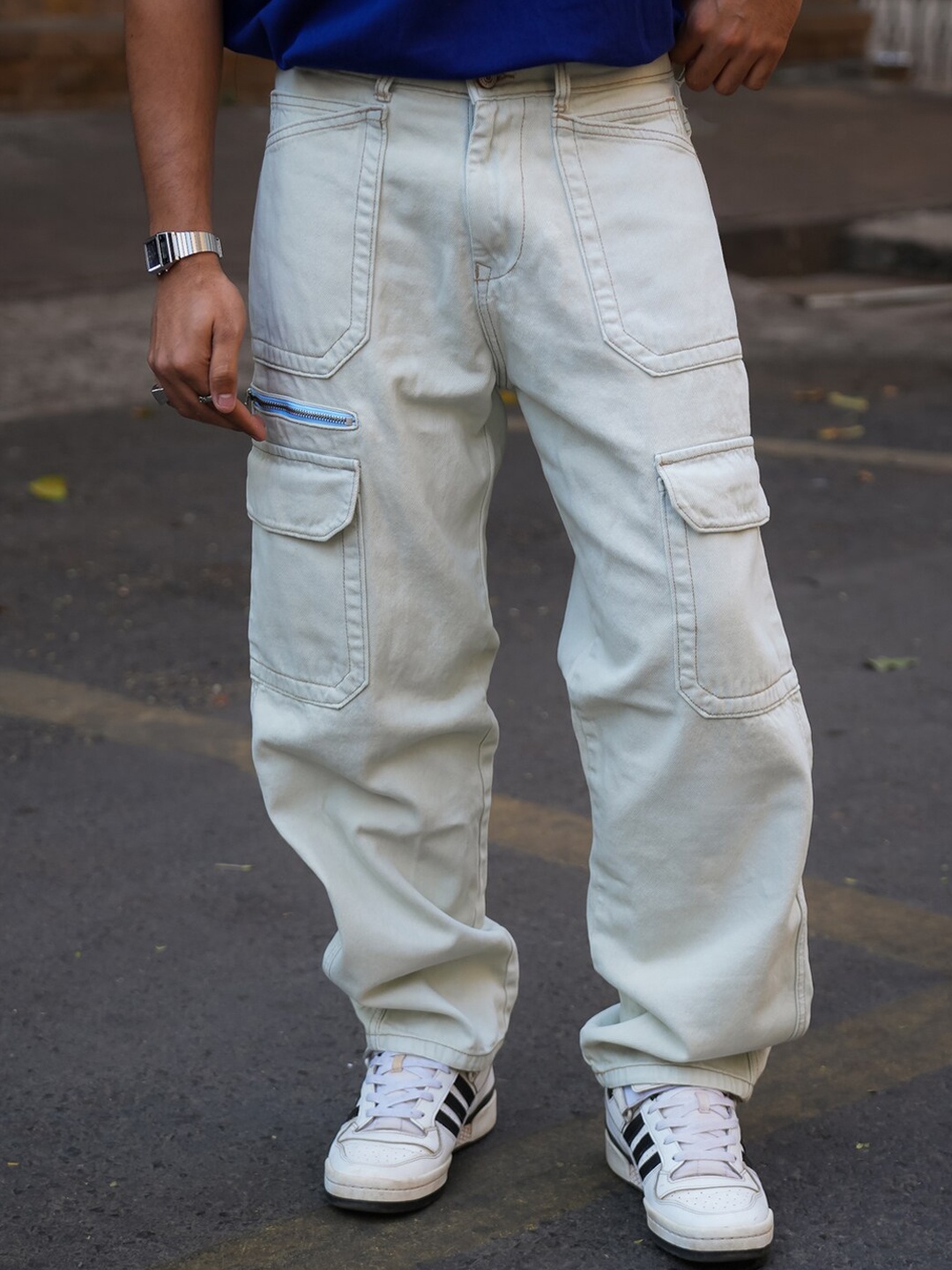 

Powerlook Men Blue Boyfriend Fit Clean Look Cotton Cargos Jeans