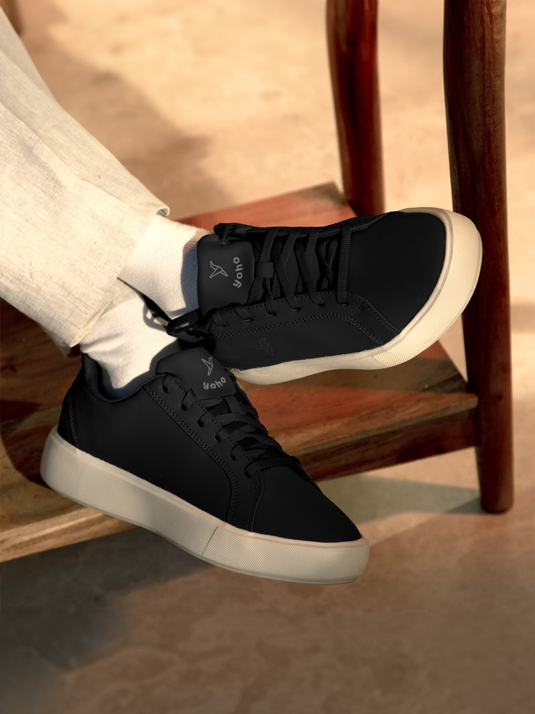 

YOHO Men Blinc Hands Free Sneakers, Black