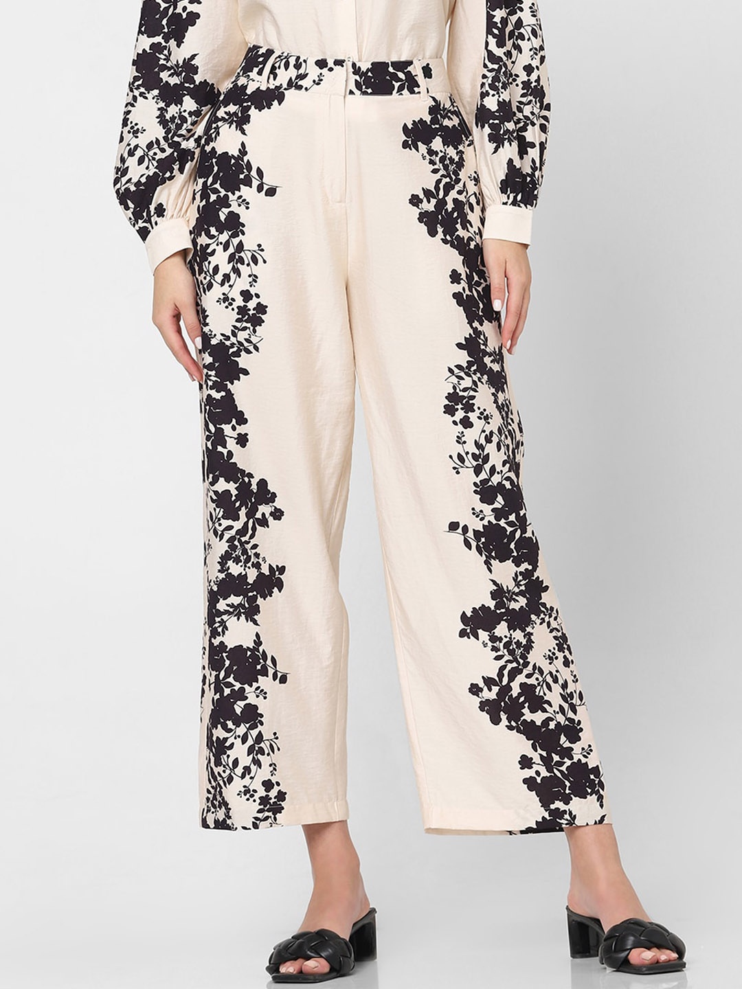 

Vero Moda Women Floral Printed High Rise Trousers, Beige