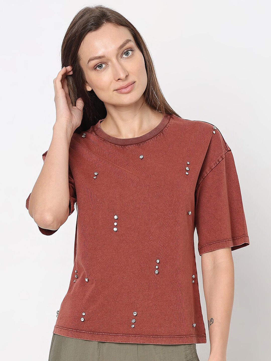 

Vero Moda Embellished Round Neck Drop Shoulder Sleeves Regular Fit T-shirt, Brown