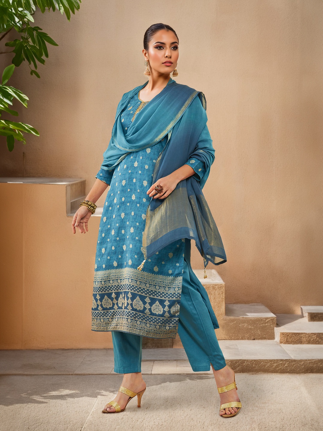 

Soch Floral Printed Regular Zardozi Kurta with Trousers & Dupatta, Blue