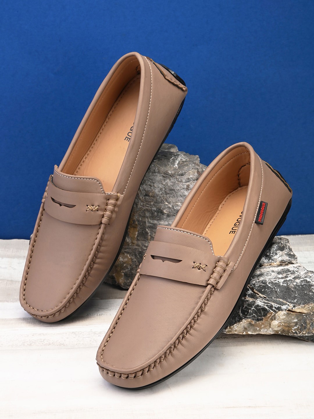 

Provogue Men Round Toe Lightweight Loafers, Beige