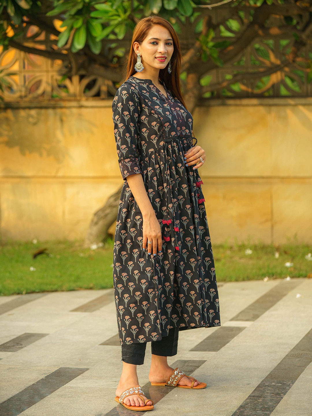 

TSUCCHI TRADITIONS Floral Printed Pure Cotton Mandarin Collar Anarkali Kurta, Black