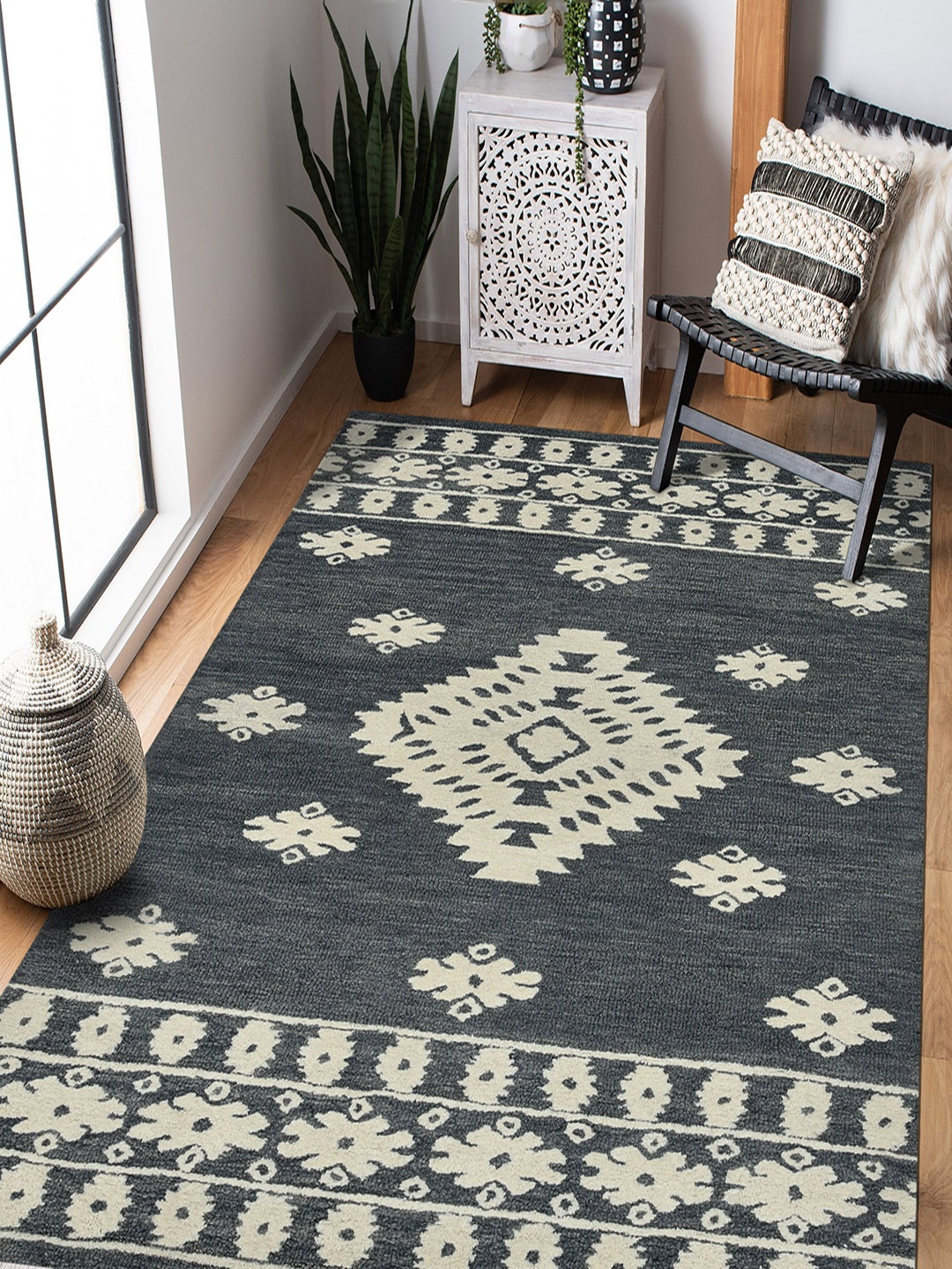 

saraswatii global Grey & White Geometric Printed Woolen Rectangle Carpet