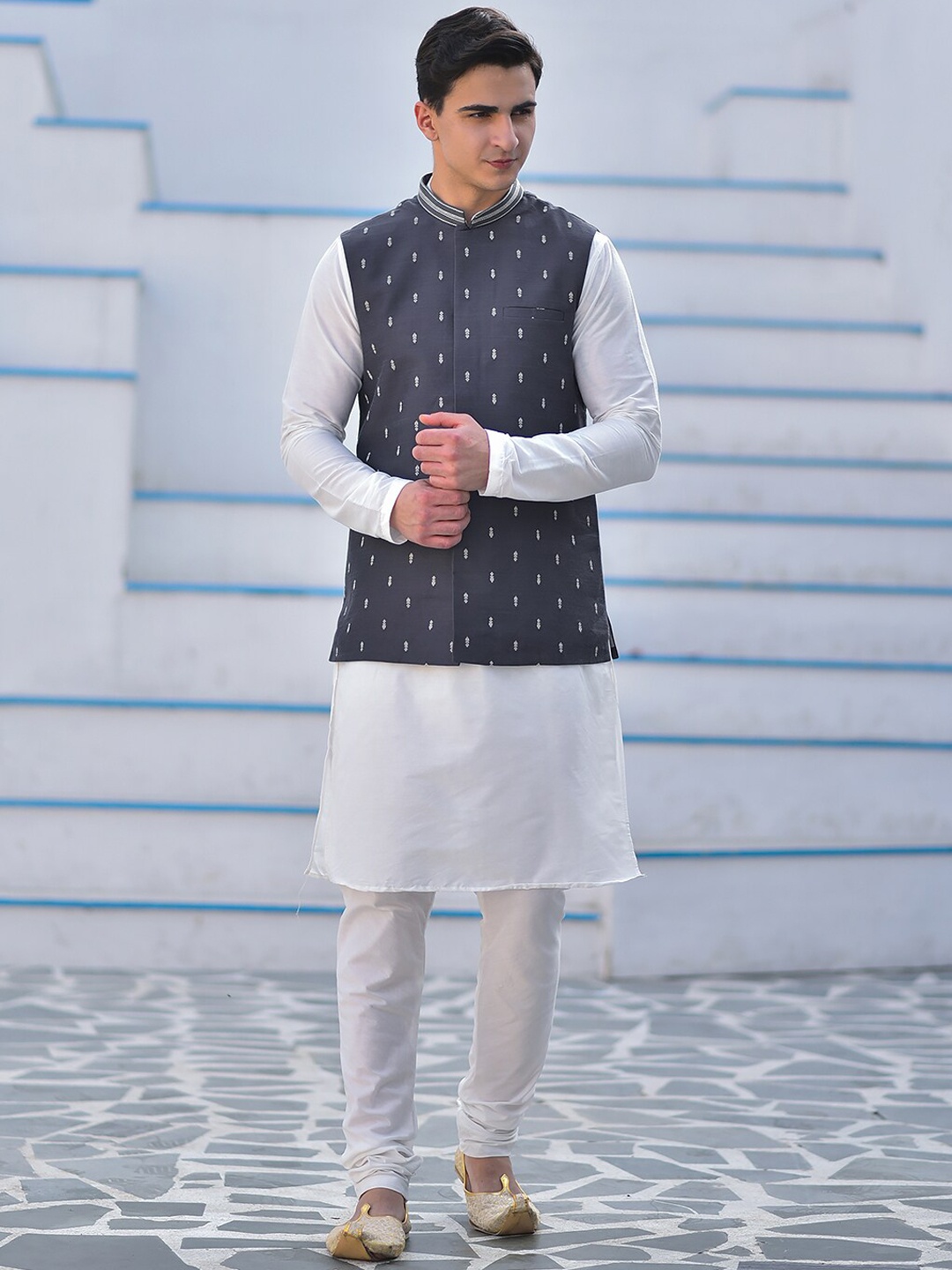 

HOUSE OF DEYANN Ethnic Motifs Straight Kurta with Churidar & Nehru jacket, Silver