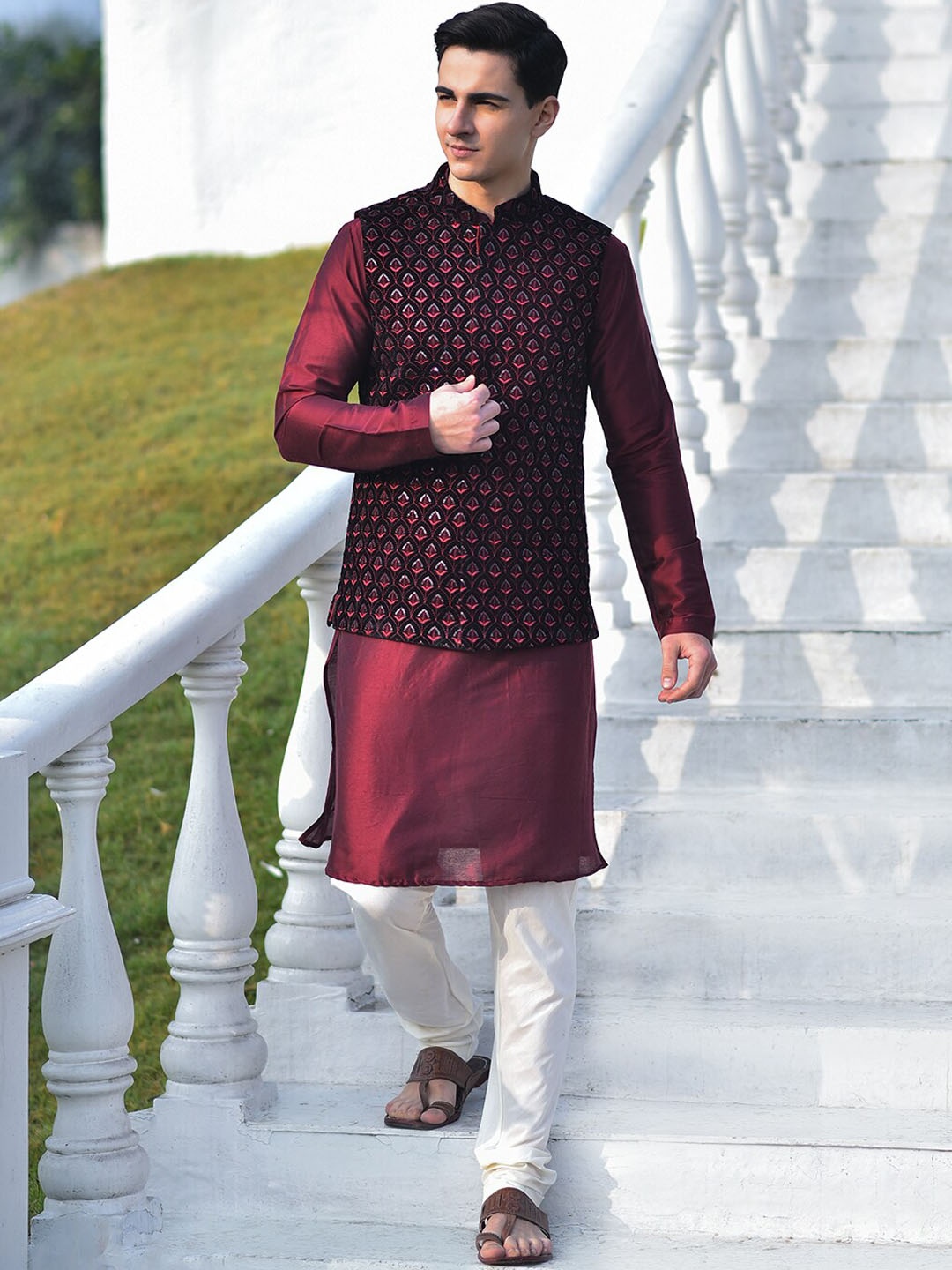 

HOUSE OF DEYANN Ethnic Motifs Regular Kurta With Churidar & Embroidered Nehru Jacket, Maroon