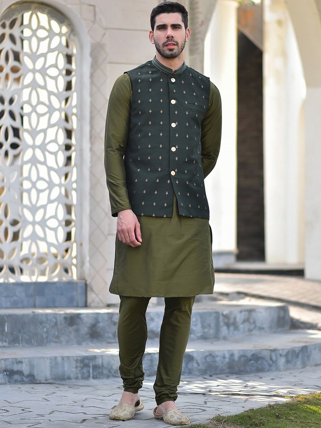 

HOUSE OF DEYANN Ethnic Motifs Regular Kurta With Churidar & Woven Design Nehru Jacket, Green